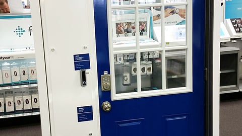 Best Buy 'Smart Home Power by Vivint' Display