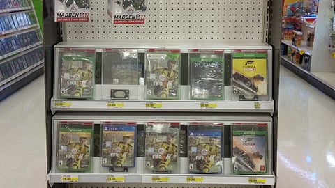 Target 'FIFA 17' Endcap