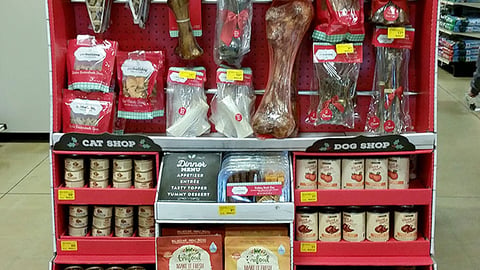 PetSmart 'Invite Your Best Friend' Pallet Display