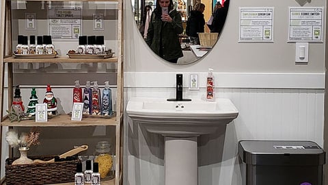 GH Lab Bathroom Vignette