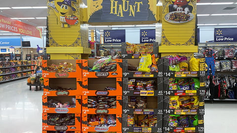Mars Walmart 'Flaunt Your Haunt' Display