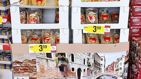 Kroger 'Savor World Flavor' Pallet Display