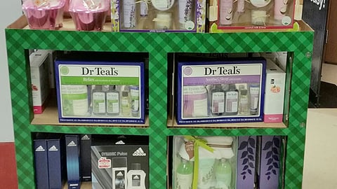 King Soopers 'Holiday Bath Sets' Pallet Display