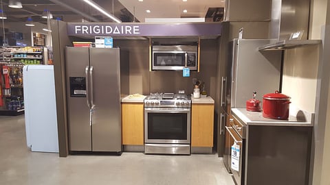 Lowe's Frigidaire Vignette