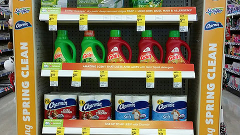 P&G Walgreens 'Refreshing Spring Clean' Endcap