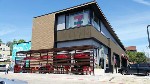 7-Eleven Outdoor Seating
