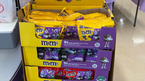 M&Ms 'Women Flipping The Status Quo' Quarter Pallet Display