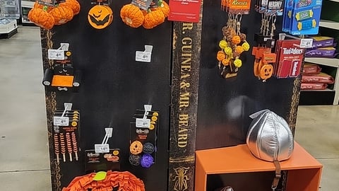 PetSmart 'Scary Tails' Pallet Display