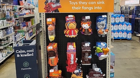 PetSmart Hershey 'Toys They Can Sink Their Fangs Into' Endcap
