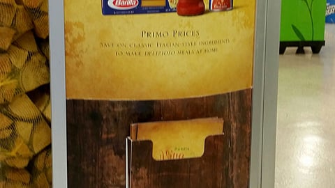 Publix 'Viva Italia Sale' Stanchion Sign