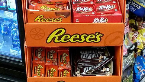 Reese's 'Win Prizes' Floorstand