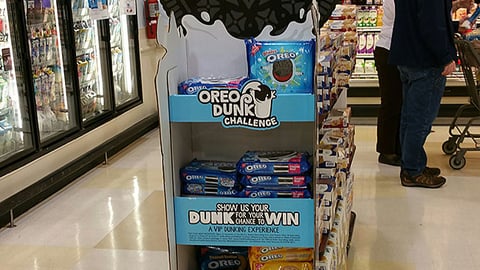 Oreo 'Dunk Challenge' Aisle Display