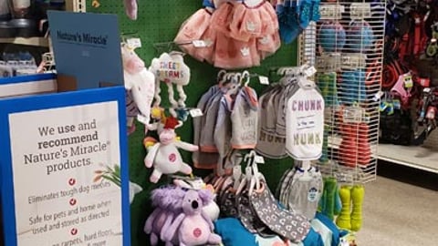 PetSmart 'New Pet Place' Endcap