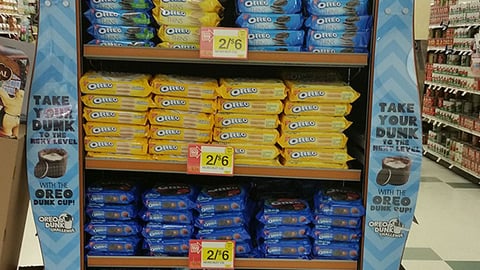 Oreo 'Dunk for Your Chance To Win' Endcap