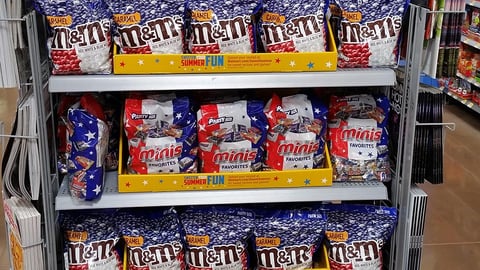 Walmart M&M's 'Sweeten Your Summer Fun' Upfront Endcap