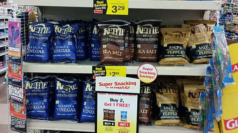 Hannaford Kettle 'Super Snacking Savings' Endcap Display