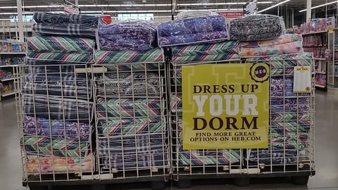 H-E-B 'Dress Up Your Dorm' Pallets