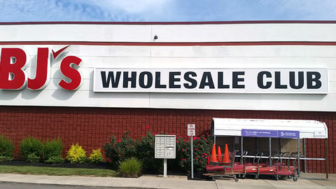 BJ's Store Exterior