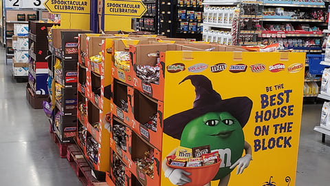 Mars 'Best House on the Block' Walmart Pallet Train