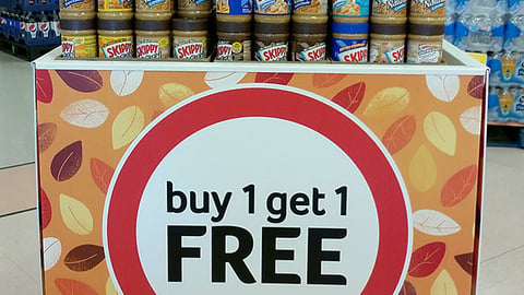 Winn-Dixie Skippy 'Fall Favorites' Dump Bin