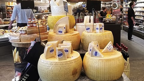 Rouses Cheese Display