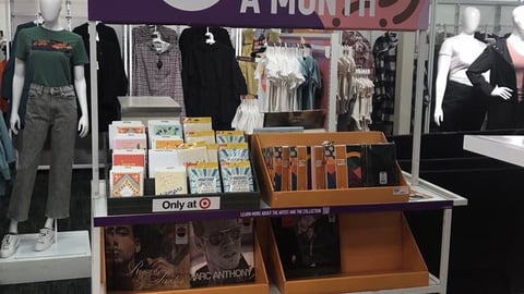 Target 'Mas Que A Month' Rolling Rack