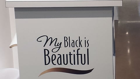 P&G Kroger 'Beauty Fit For A Queen' Framed Sign