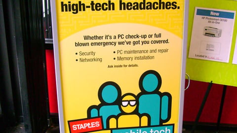 Staples Easy Mobile Tech Stanchion