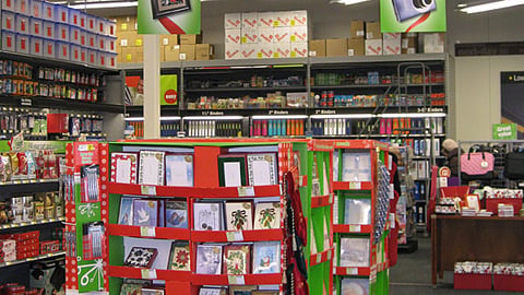 Staples Holiday Merchandising
