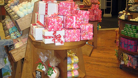 Lush Endcap