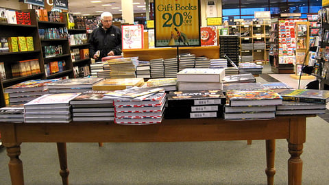 Barnes & Noble 'Gift Books' Holiday Table Display
