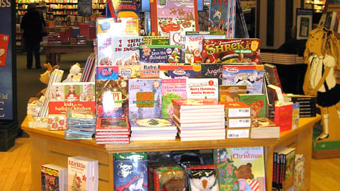 Barnes & Noble Holiday Table Display