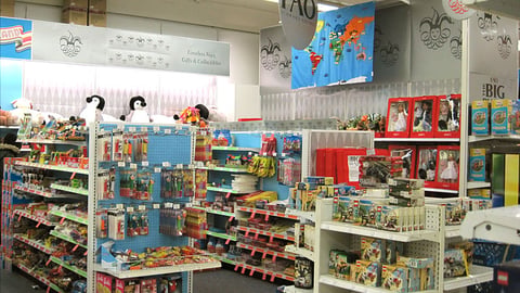 Toys "R" Us FAO Schwarz Merchandising
