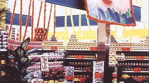 Pruna Bunga Display