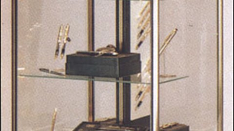 Cross Floorstand