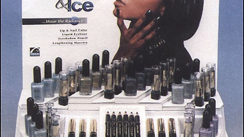 Black Radiance Smoke and Ice Display