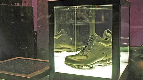 Nike Invincible Boot Glorifier