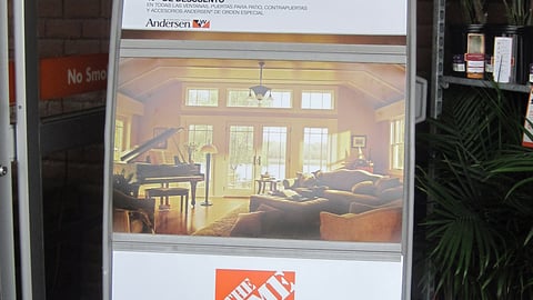 Home Depot Andersen '10% Off' Sign