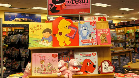 Borders 'Love to Read' Table Display