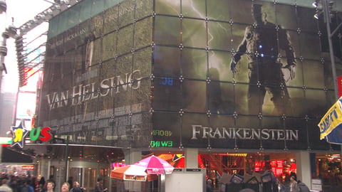 Toys "R" Us 'Van Helsing' Jumbo Screen 2