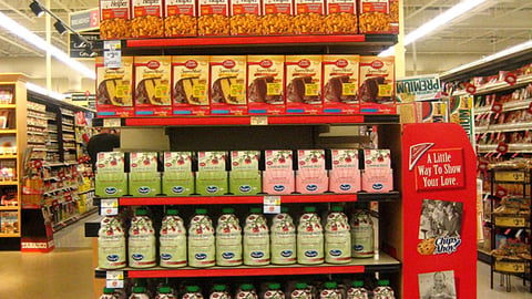 Dominick's 'Flicks for Free' Endcap
