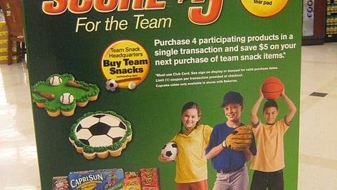 Kraft Safeway 'Team Snacks' Pallet Display