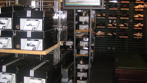Dick's Sporting Goods Golf Shoe Merchandising