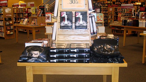 Borders 'Breaking Dawn' Display