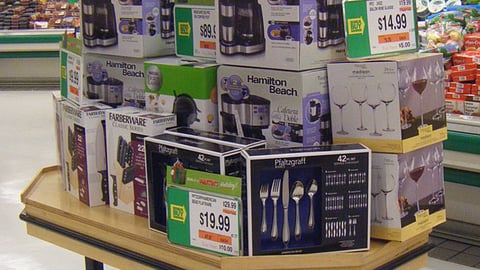 Giant-Carlisle Holiday Table Display