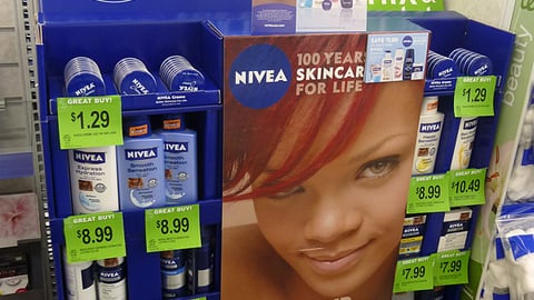 Nivea 'Rihanna' In-Line Display
