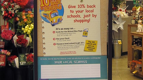 Dominick's '10% Goes Back' Stanchion Sign