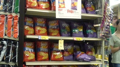 H-E-B 'Texas Showdown' Chips Endcap