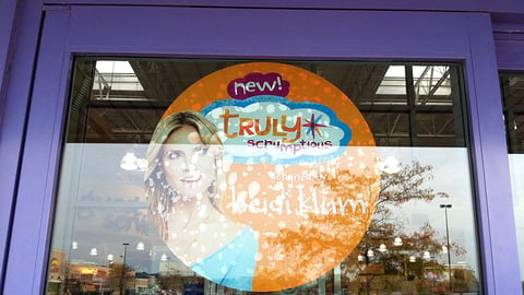 Babies "R" Us 'Truly Scrumptious' Door Cling