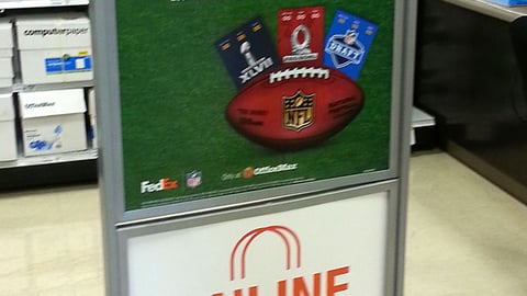 OfficeMax FedEx 'Triple Win' Stanchion Sign